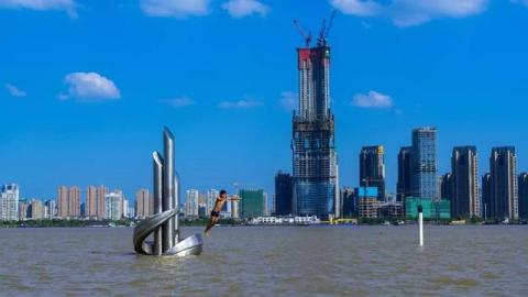 武汉楼市大事件12.10：华中第一高楼停工，摩天大楼崇拜背后的逻辑与困境