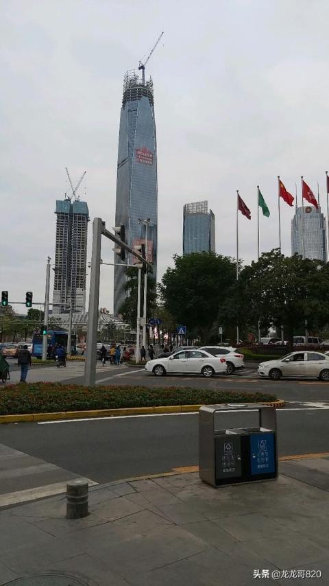 东莞最高的楼，国贸中心，高423米成为东莞最宏伟的建筑
