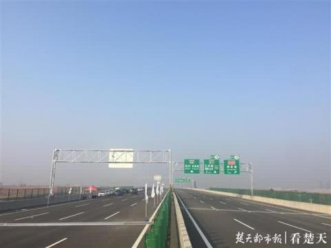 武汉南四环线竣工 建设者徒步体验建设成果