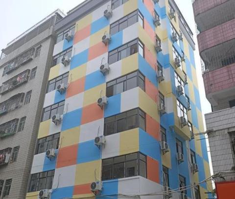 深圳水斗老围村：五颜六色的公寓房，好看不好用，网友：租不起