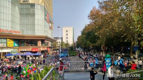 在宣城国购广场游玩，在市区中心位置，这里人流量大，繁华的位置