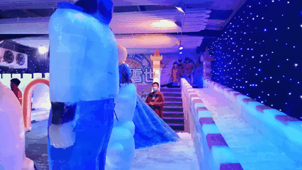 蓝光·雍锦园“拍了拍”你，邀请你来体验奇幻冰雪世界，还有百万好礼相送哦！