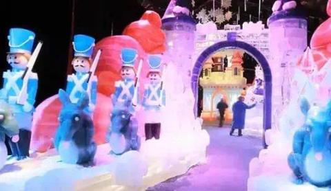 蓝光·雍锦园“拍了拍”你，邀请你来体验奇幻冰雪世界，还有百万好礼相送哦！