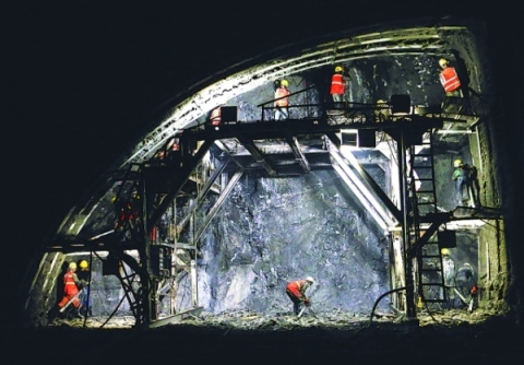 太金线牛角坡隧道项目进入施工高峰期