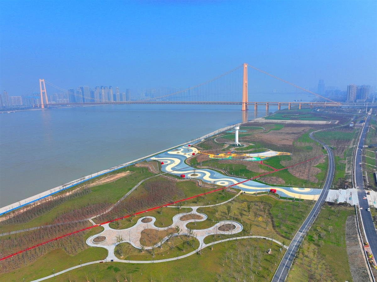 武汉青山江滩文化长廊图片