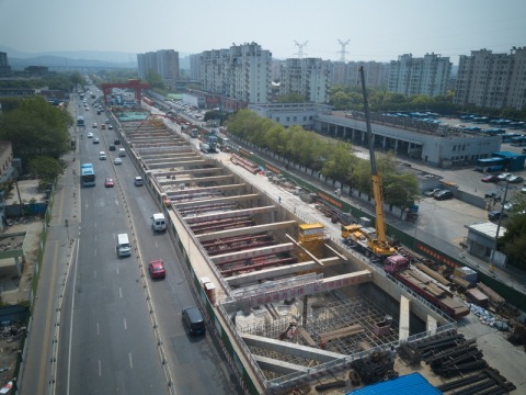南京地铁10号线二期工程杨庄站混凝土浇筑施工